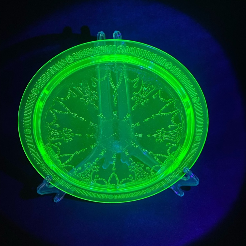 Vintage Uranium Green Depression Glass Three-footed CAKE Plate - Patterned